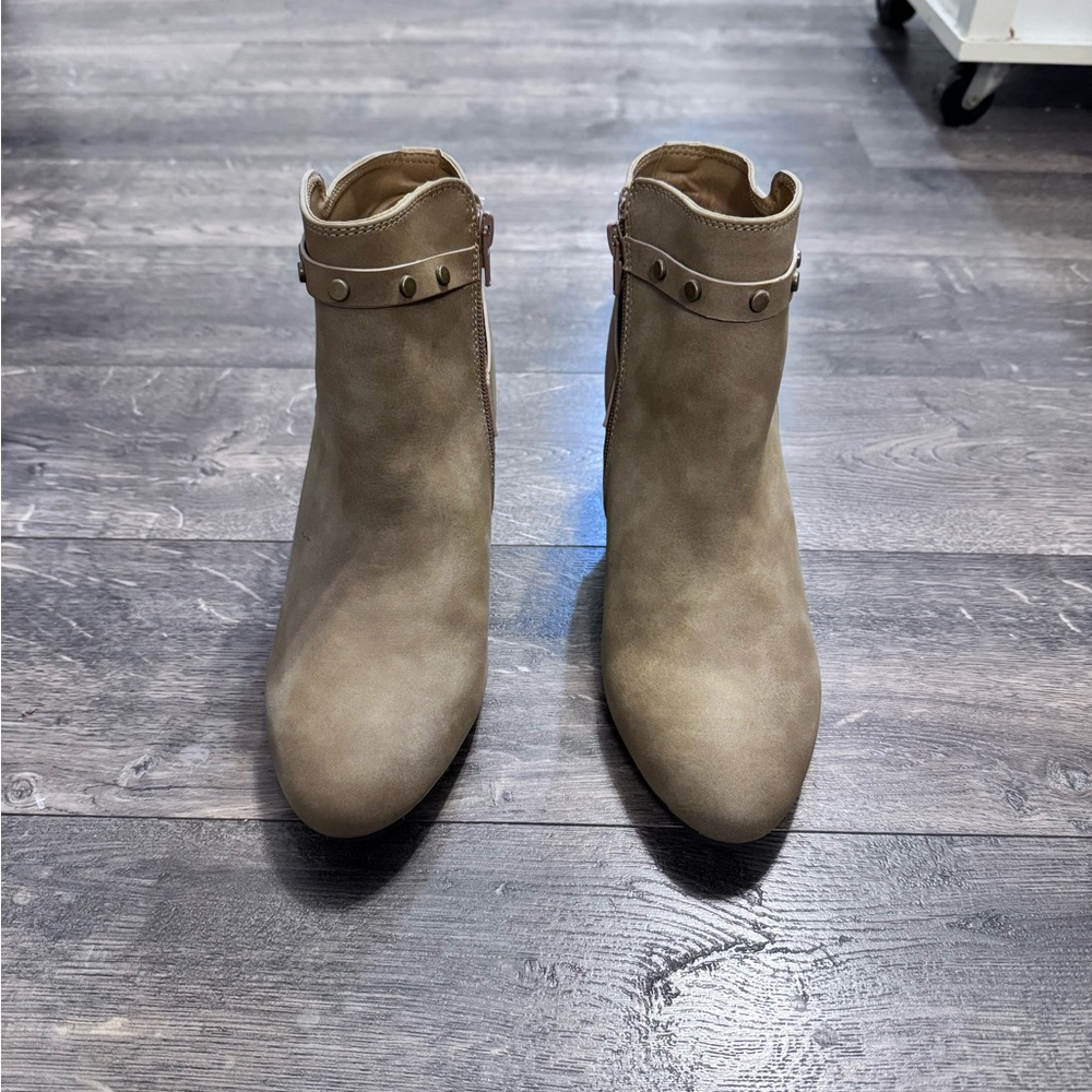 XOXO Benedict Wedge Boots SZ 9 NEW Tan